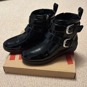 Fitflop black patent leather ankle boots with buckles, size 36, worn once